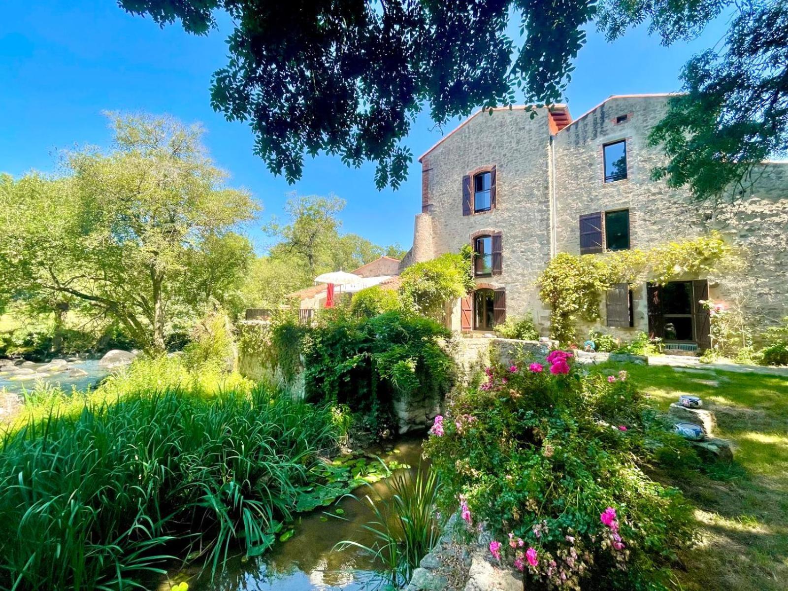 Bed and Breakfast Le Moulin Du Guy, Proche Du Puy Dufou Chanverrie Екстер'єр фото
